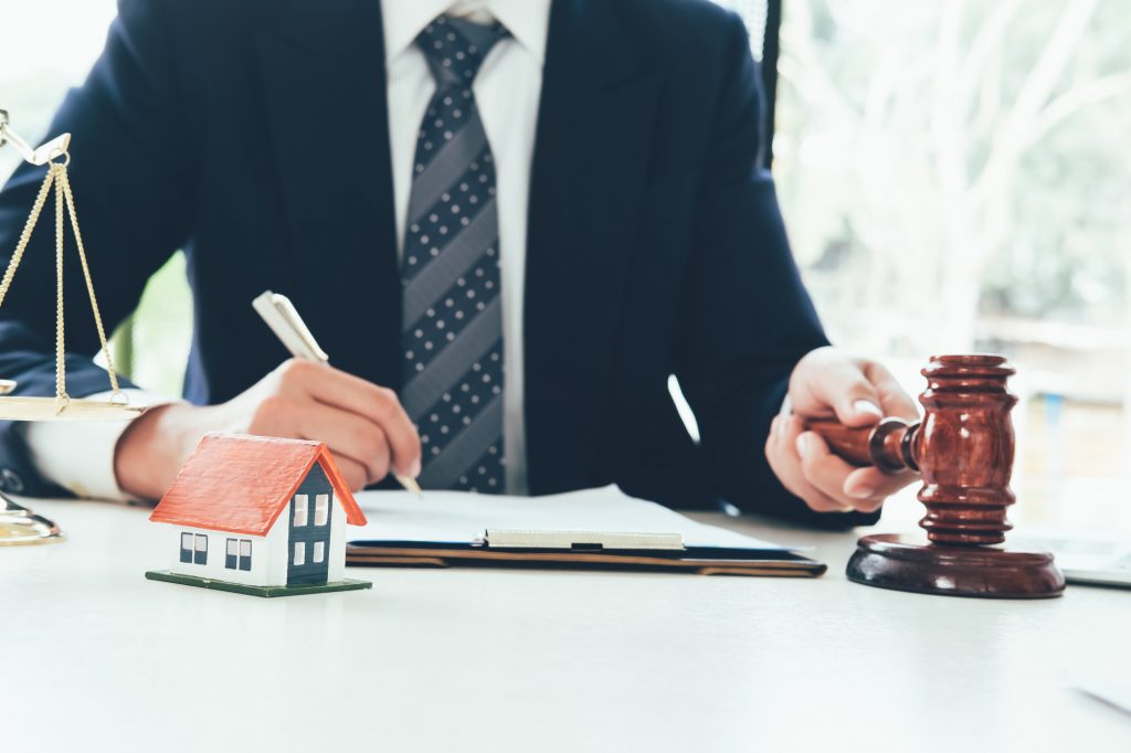 Here’s How to Know When You Need to Hire a Foreclosure Lawyer